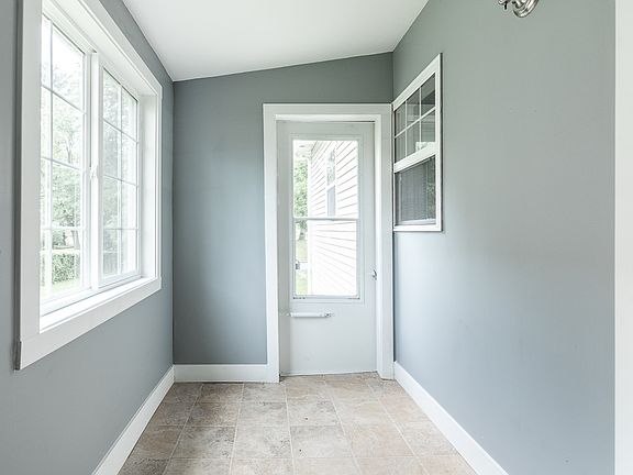 4th image of 354 N Elm St