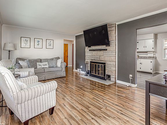 3rd image of 104 Dante Ct