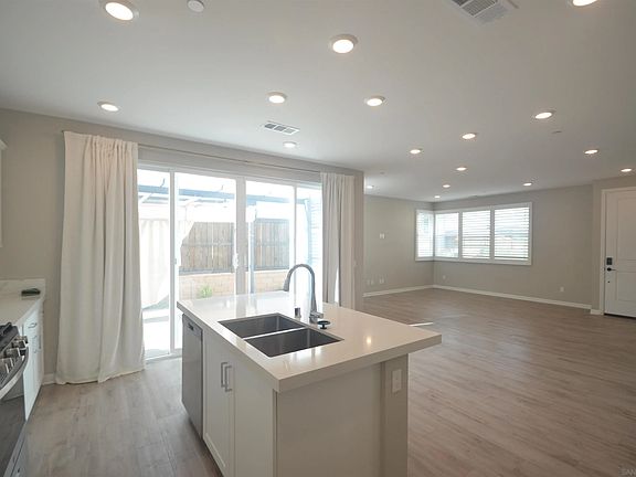 5th image of 1681 Whitmore Loop