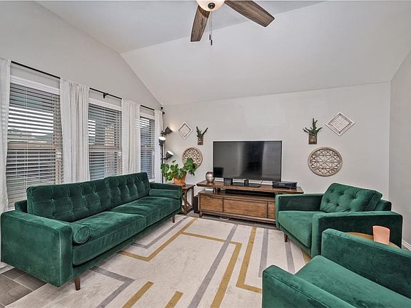 4th image of 1505 Alamandine Ave