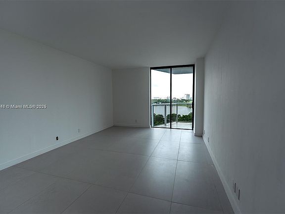 5th image of 20281 E Country Club Dr APT 811