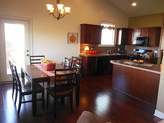 3rd image of 2089 Bridlewood Dr