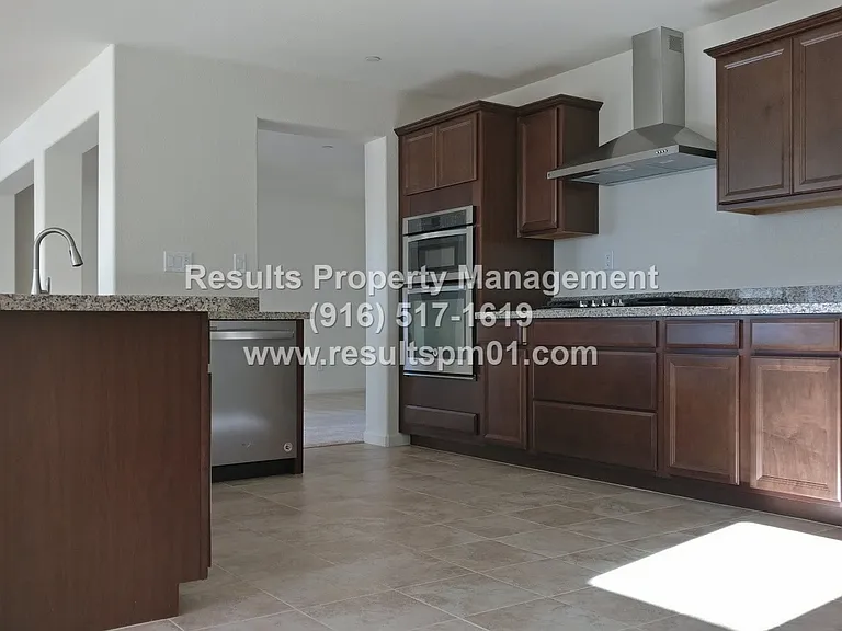 4329 Gentry Way — Photo 17