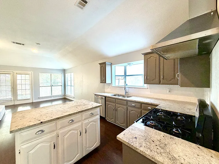 4232 Osborn Rd — Photo 10