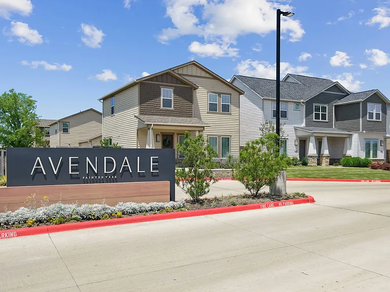 Avendale Painted Tree — Photo 43