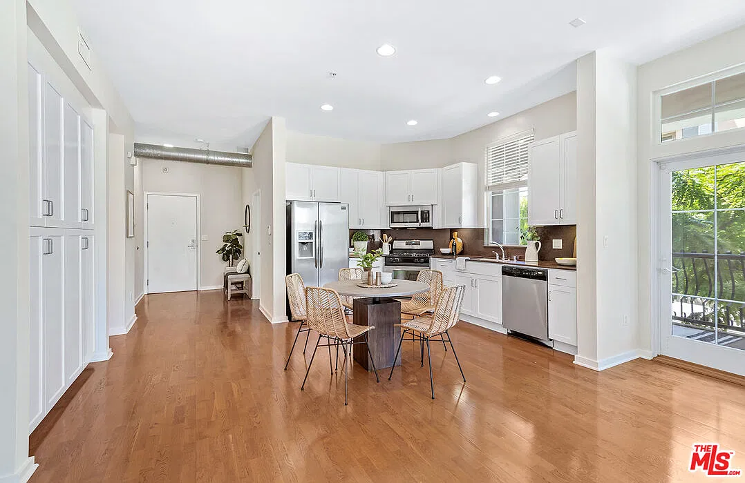 3 bed, 2.0 bath, 1480 sqft, $6,500 — Photo 3