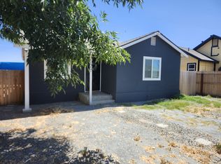 10957 Cedar St, Armona, CA 93202