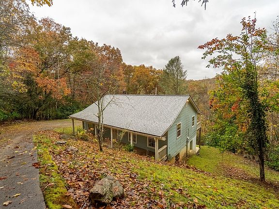 3rd image of 124 Hidden Valley Rd