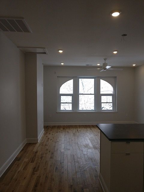 1st image of 4300 Larchwood Ave APT 3