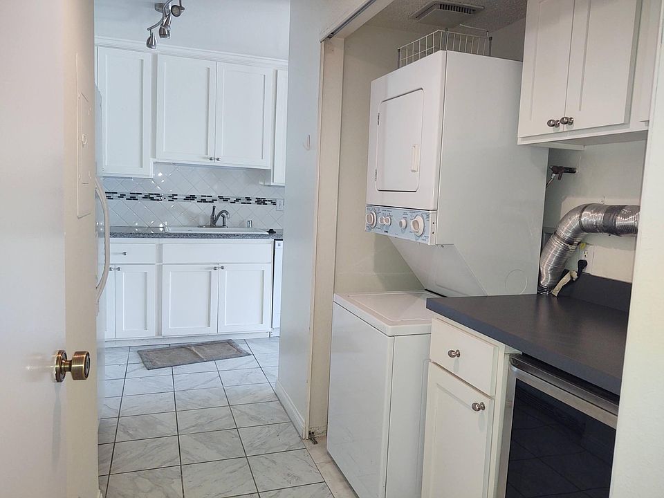 1st image of 10518 Sunland Blvd Unit 4