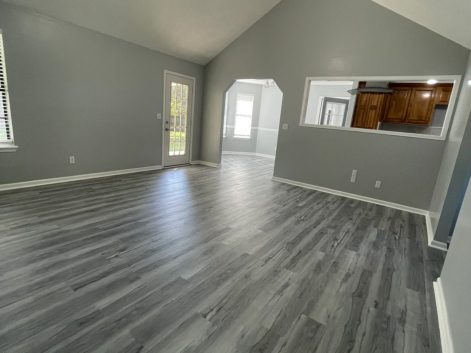 3 bed, 1252 sqft, $1,600 — Photo 4