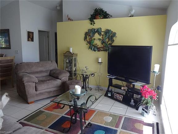 3rd image of 114 SE 15th Ave