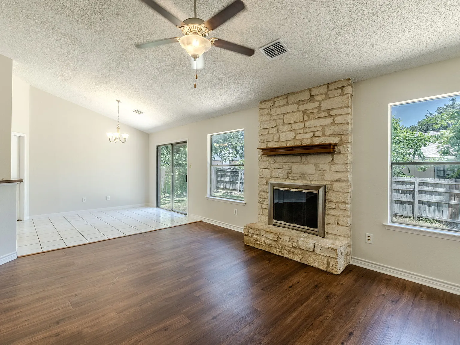 4 bed, 1364 sqft, $1,795 — Photo 4