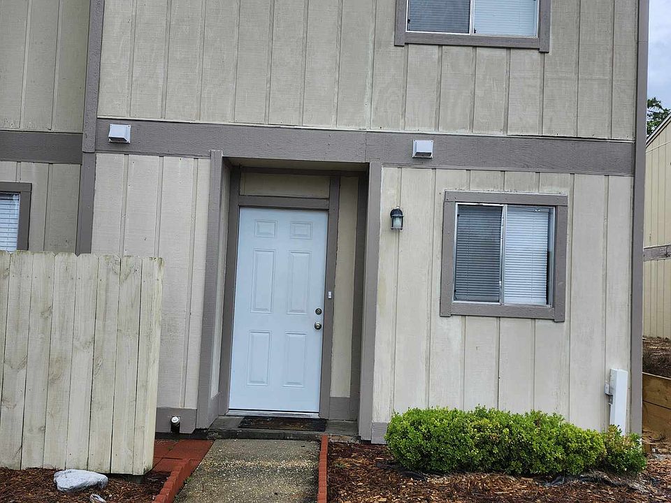 1st image of 2605 Redwood St #C