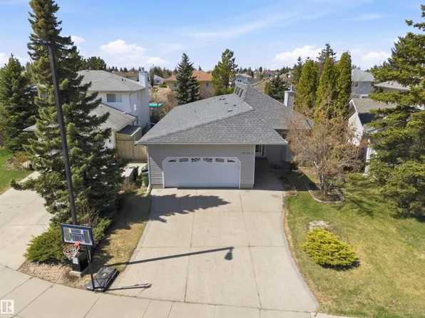 1116 111a St NW, Edmonton, AB T6J 6R9