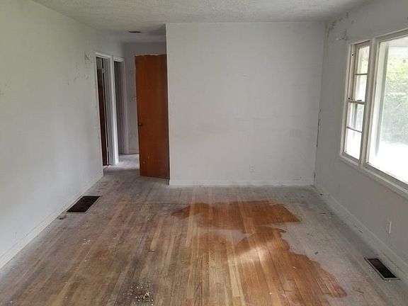 5th image of 2056 Mayfair Dr