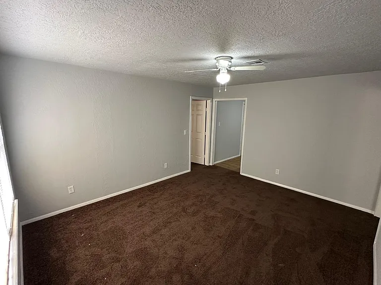 4313 NW Hoover Ave — Photo 16