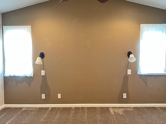 5th image of 54 N Valley Ct