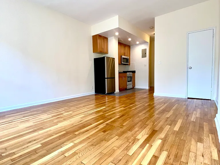 521 E 82nd St #2D — Photo 8