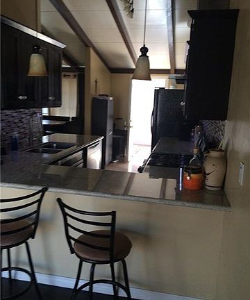4th image of 909 Feather Ave