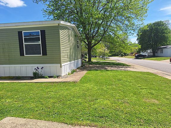 2nd image of 126 Sycamore Cir