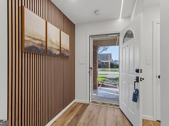 5th image of 87 Park Ln