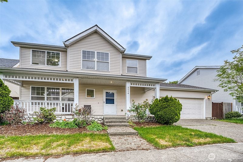 2nd image of 3904 NE 5th Place