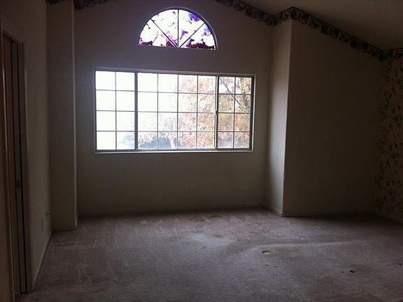 3rd image of 976 Willmott Ave