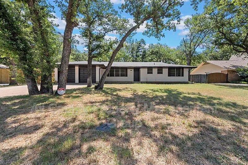 3 bed, 2.0 bath, 1706 sqft, $2,895 — Photo 1