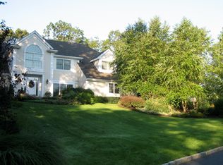 14 Indian Valley Rd, Setauket, NY 11733