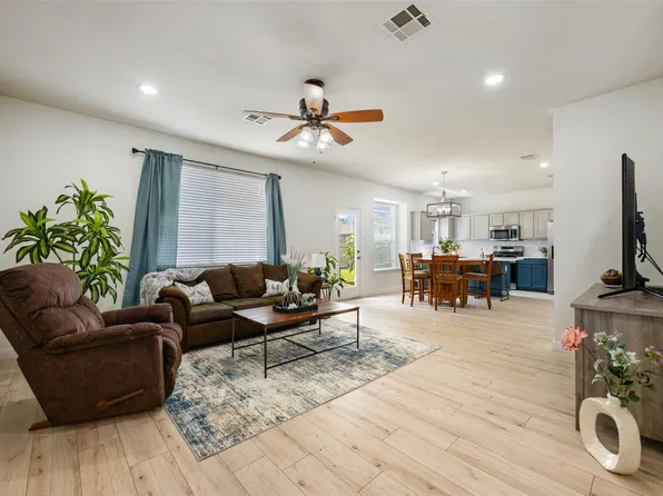 1104 Henderson Dr, Leander, TX 78641