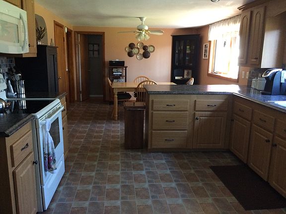 Kitchen 28' X 18'