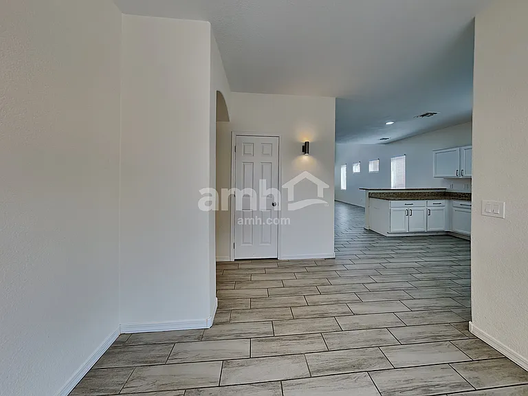 108 E Calle Del Rondador — Photo 5