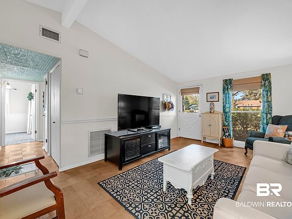 5th image of 413 W Marigold Ave