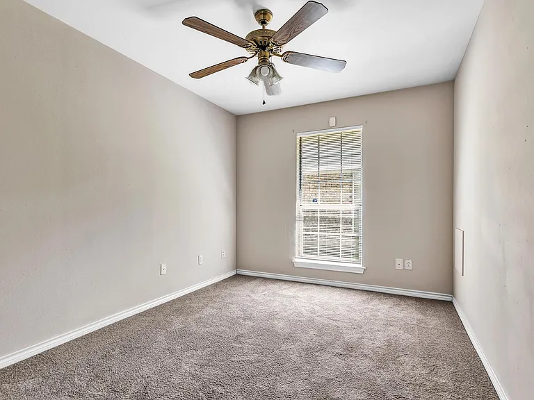 1714 Medina Dr — Photo 15