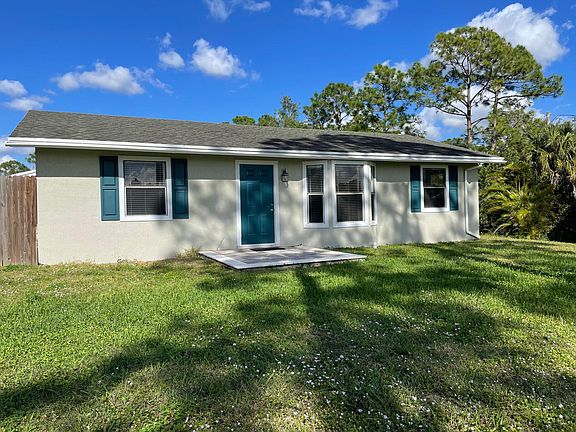 Private house on acre and a half fenced yard with detached garage thousand square-foot garage