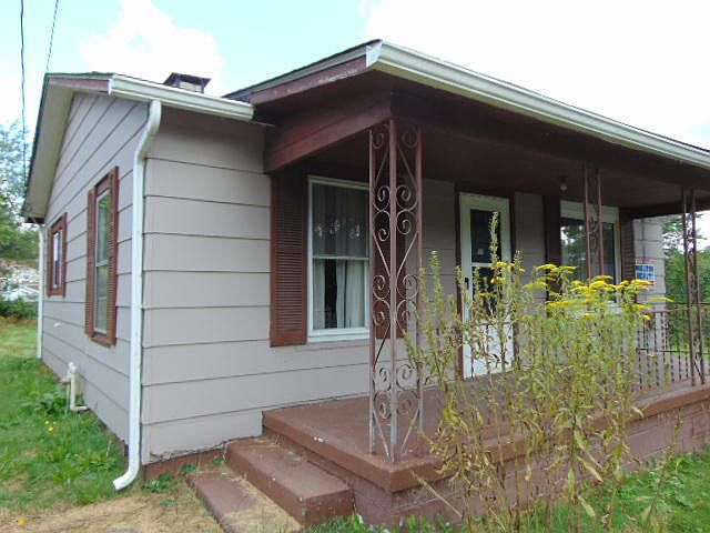 1st image of 211 Plumley Ave