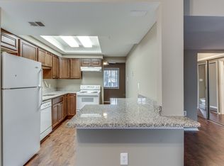 256 N Cottage Rd, Sterling, VA 20164