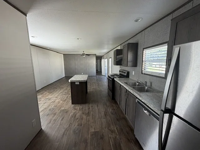 3 bed, 1216 sqft, $999 — Photo 3
