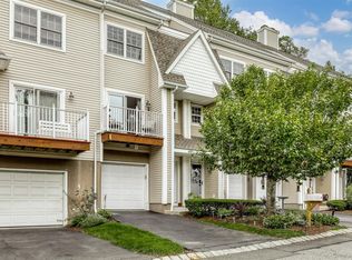 20 Crystal Hill Dr, Pomona, NY 10970