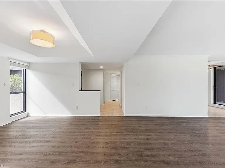 4551 Gulf Shore Blvd N #200 — Photo 9