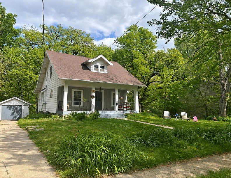 1st image of 1231 39th St