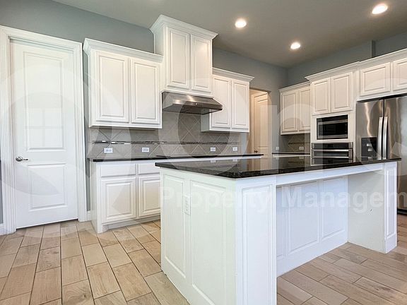 3rd image of 7005 Golf Club Dr