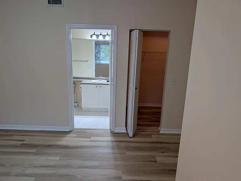 350 Crestwood Cir #201 — Photo 13