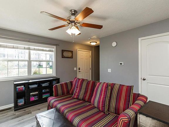 3rd image of 4527 NE Milligan Ln