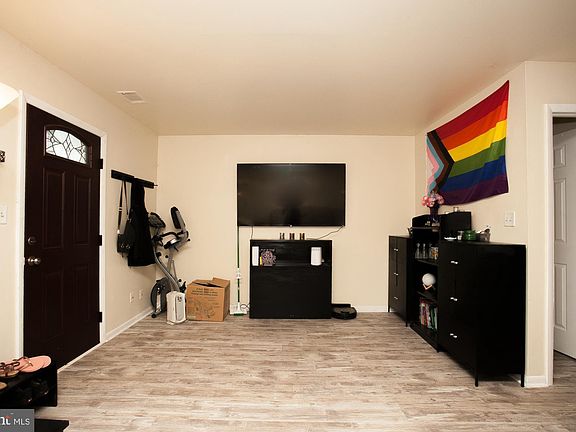 3rd image of 418 Heckle St