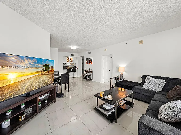 275 NE 18th St #708 — Photo 31