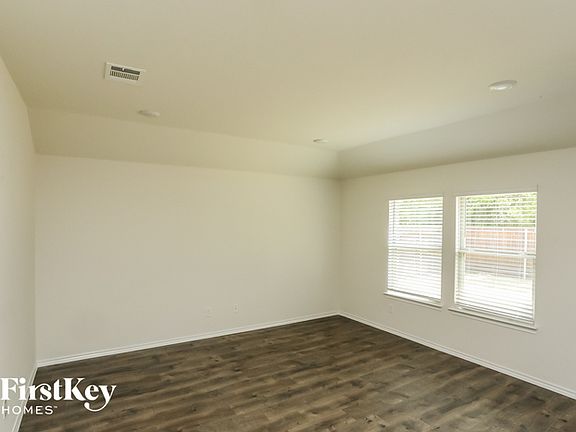 3rd image of 2614 Posey Dr