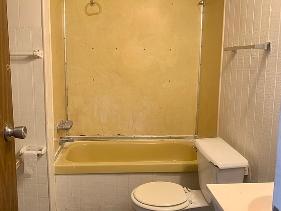 4th image of 3315 E Main St