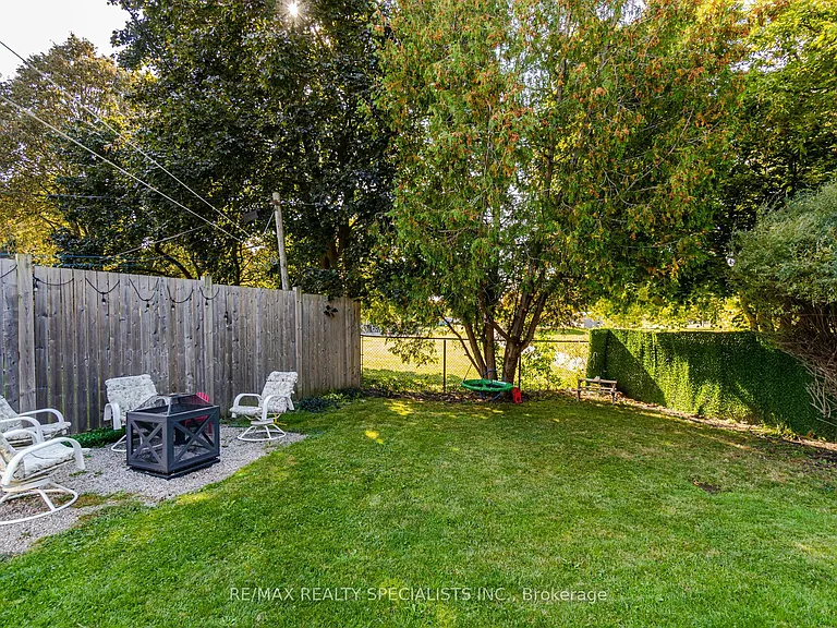 22 Balmoral Dr — Photo 39